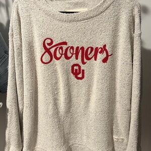 Pressbox Women's Cream and Red Sweater